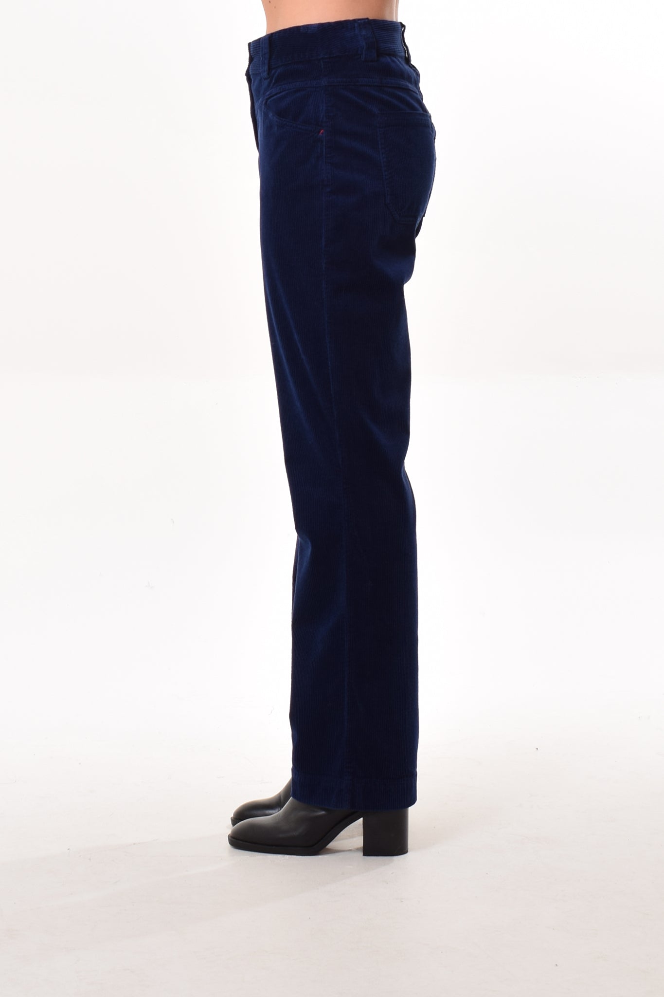 City trousers in Midnight (big cotton corduroy)