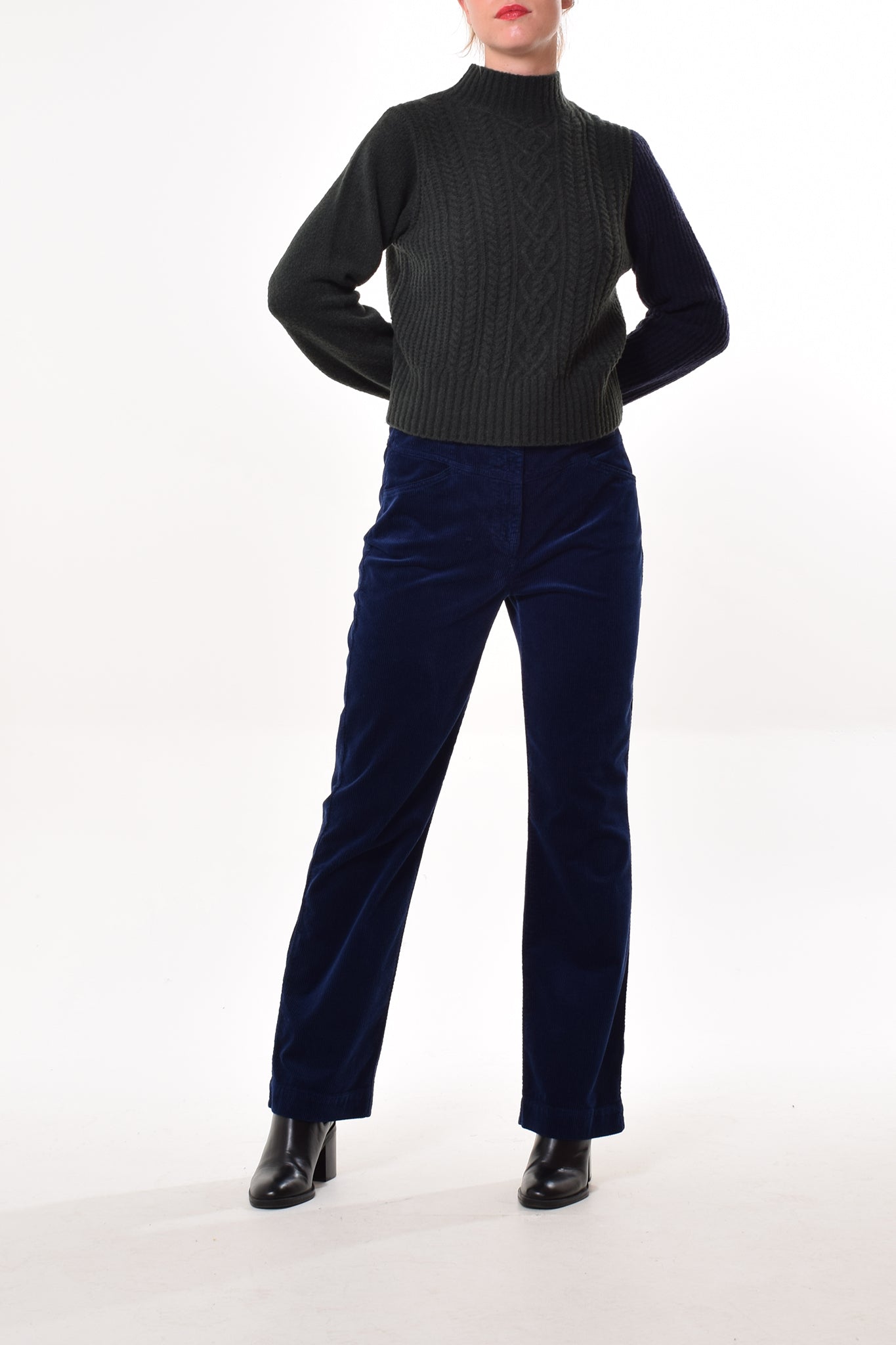 City trousers in Midnight (big cotton corduroy)